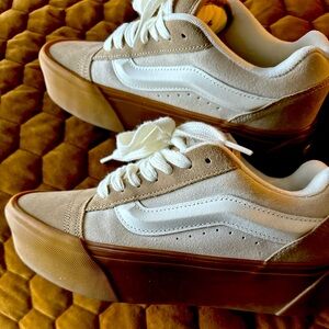 Vans Women's Sneakers in White and Tan